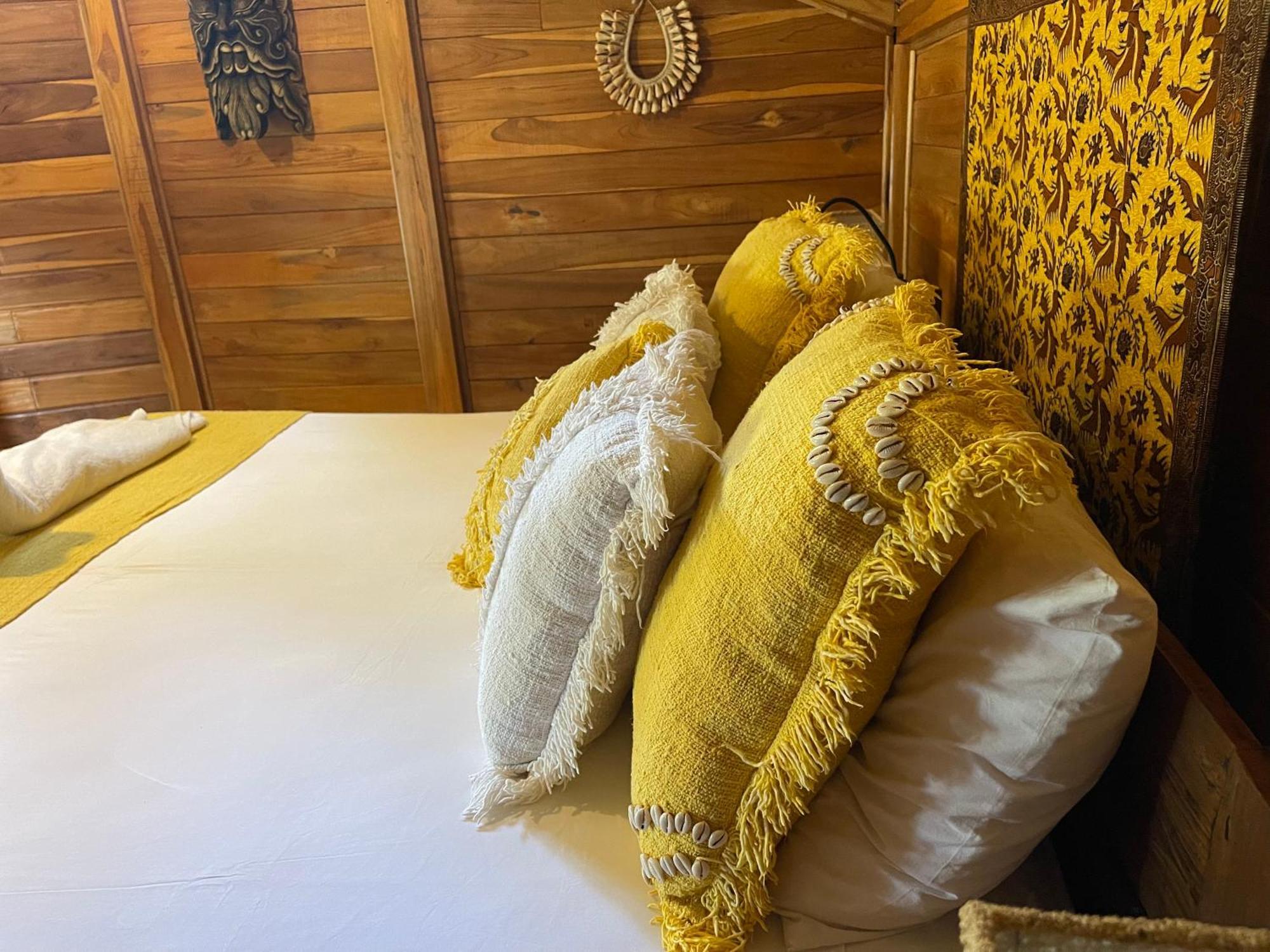 Louka Beach Bali Tianyar Екстериор снимка